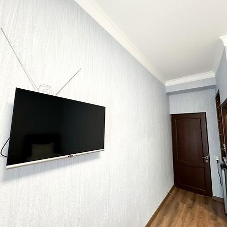 Armenia Hotel Yerevan Bagian luar foto