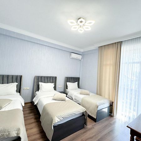 Armenia Hotel Yerevan Bagian luar foto