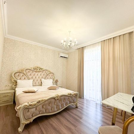 Armenia Hotel Yerevan Bagian luar foto