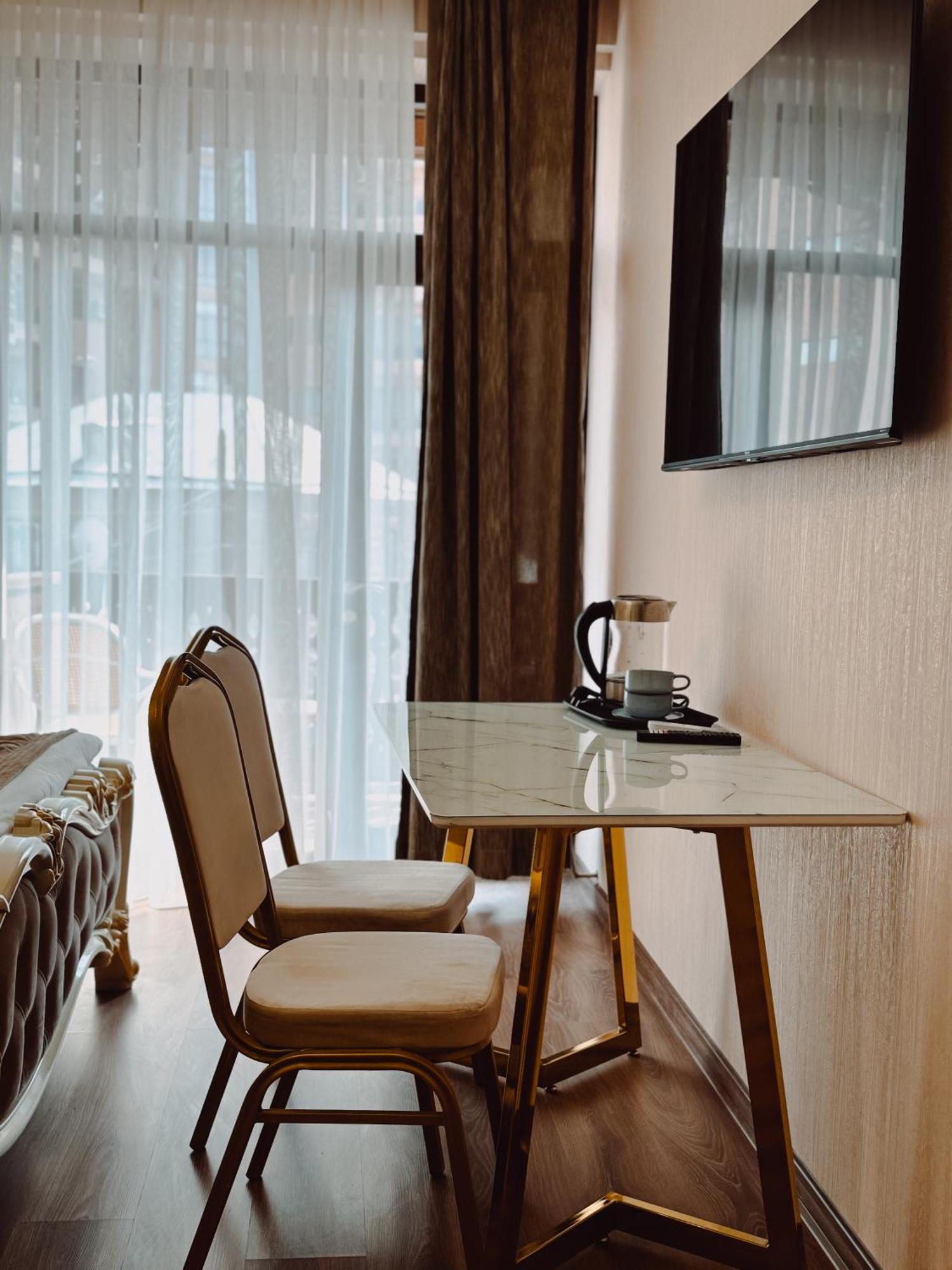 Armenia Hotel Yerevan Bagian luar foto