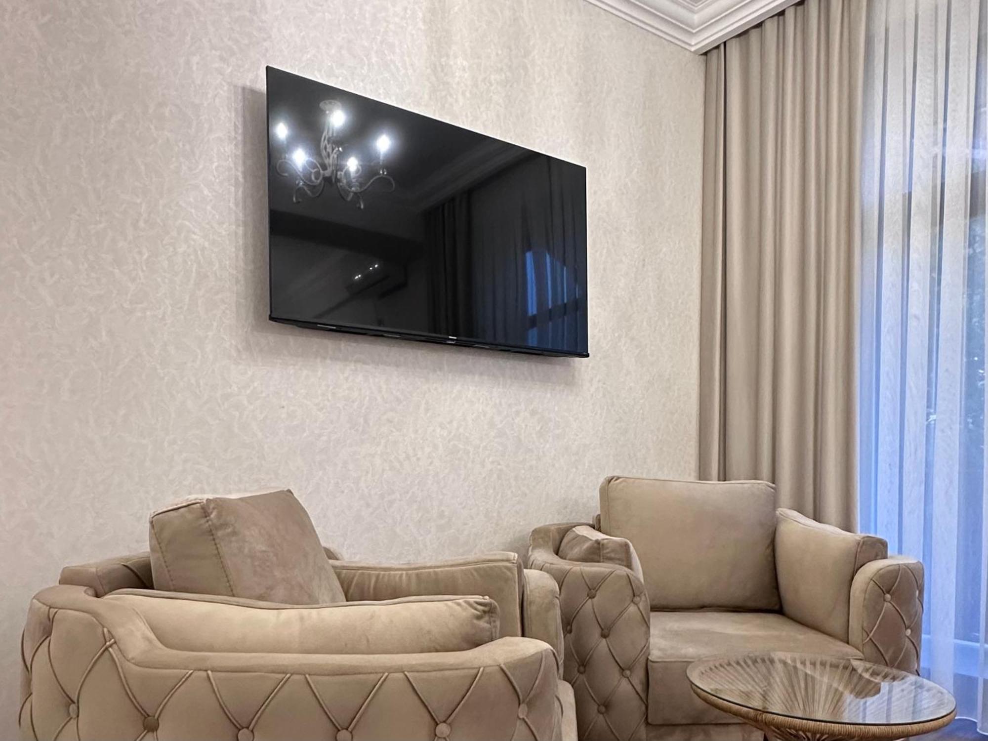 Armenia Hotel Yerevan Bagian luar foto
