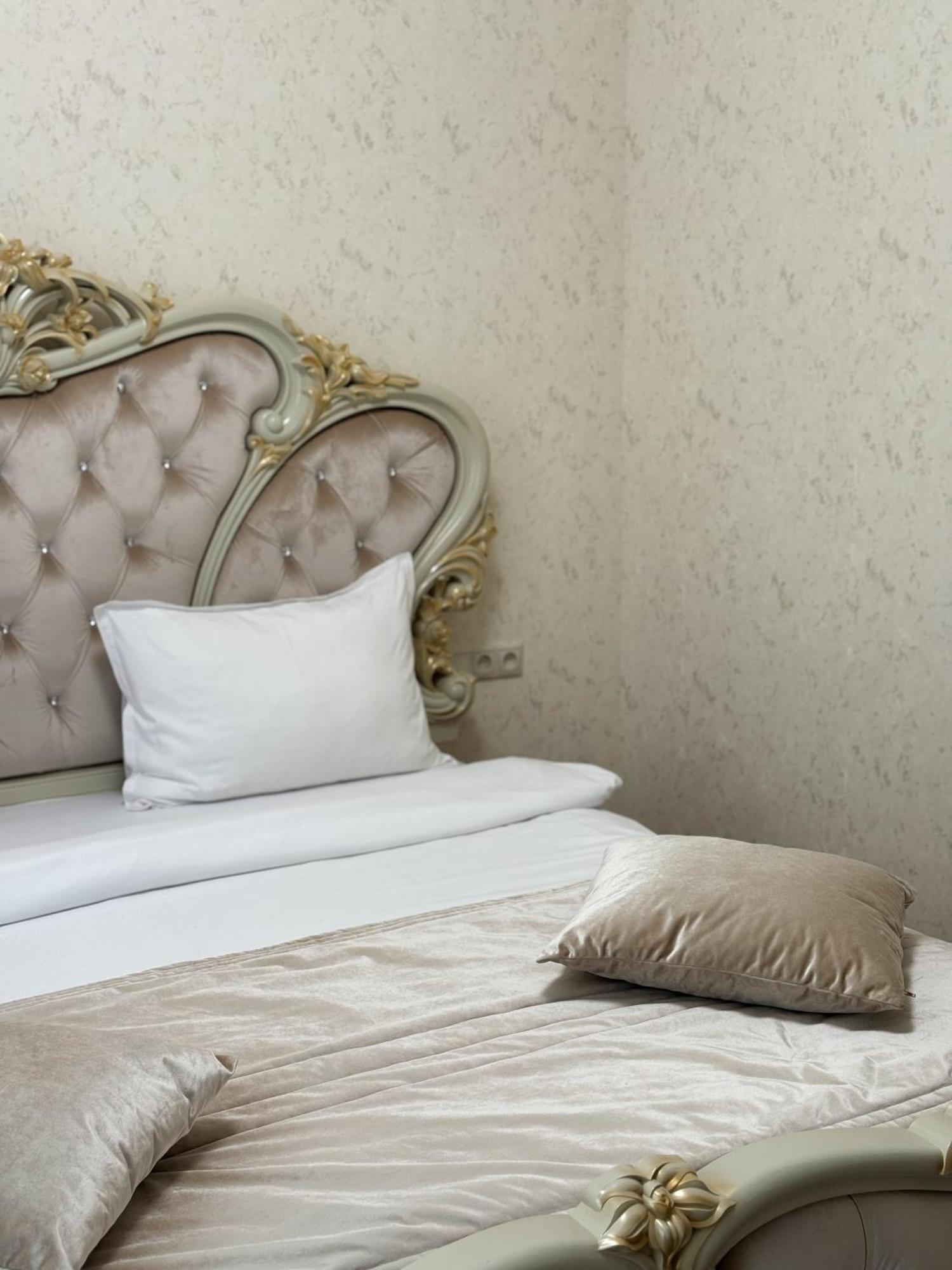 Armenia Hotel Yerevan Bagian luar foto