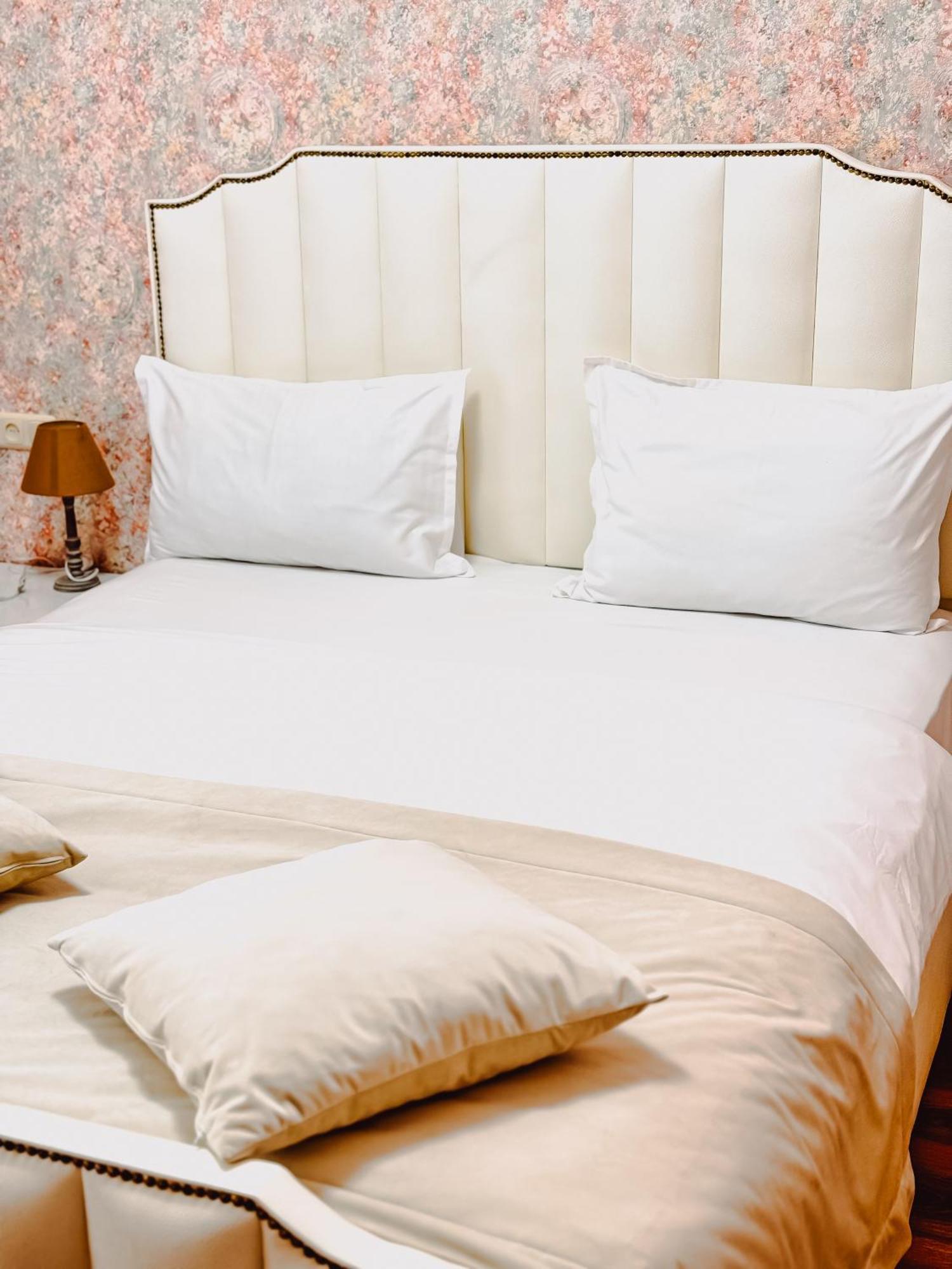 Armenia Hotel Yerevan Bagian luar foto