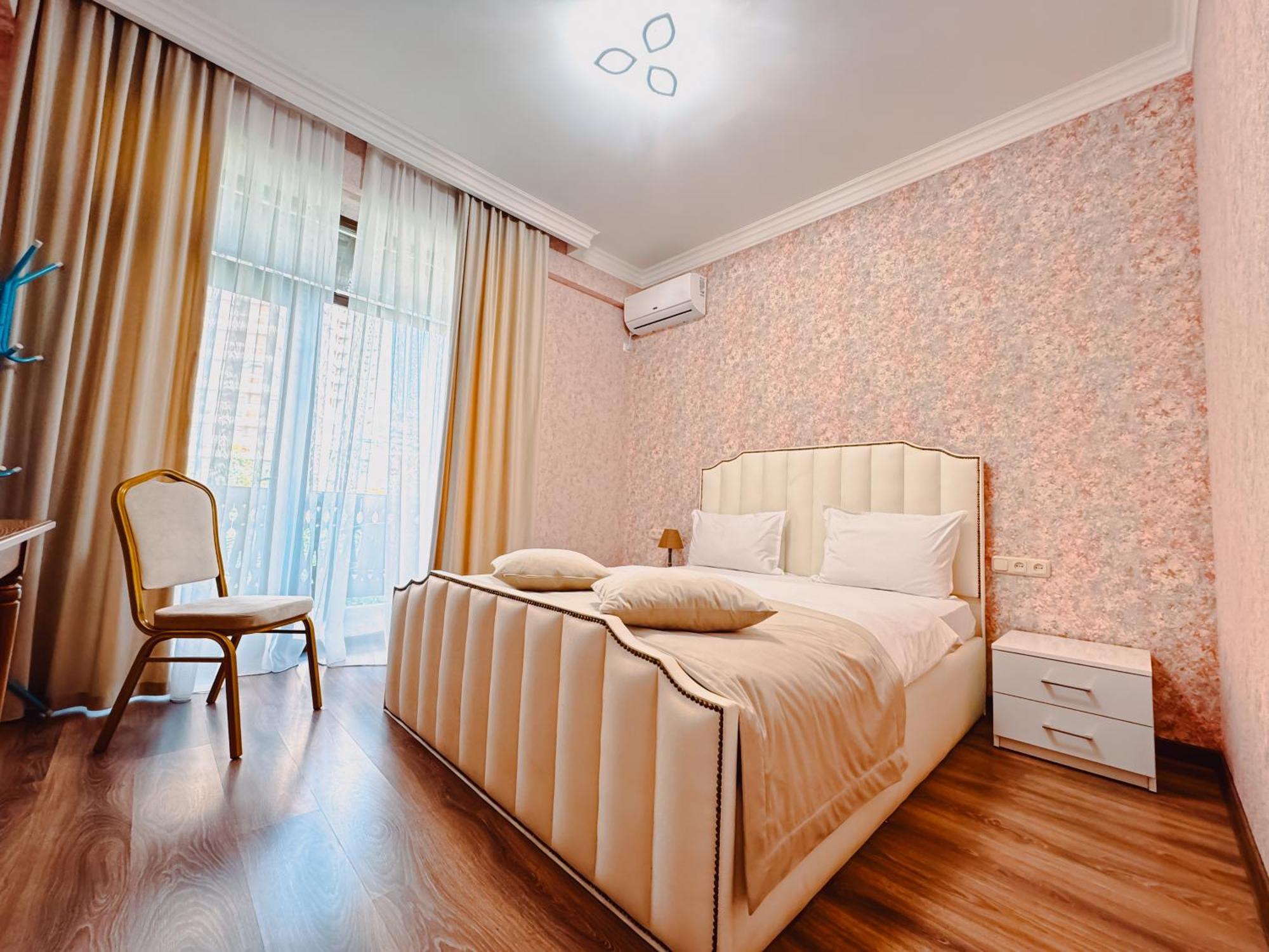 Armenia Hotel Yerevan Bagian luar foto