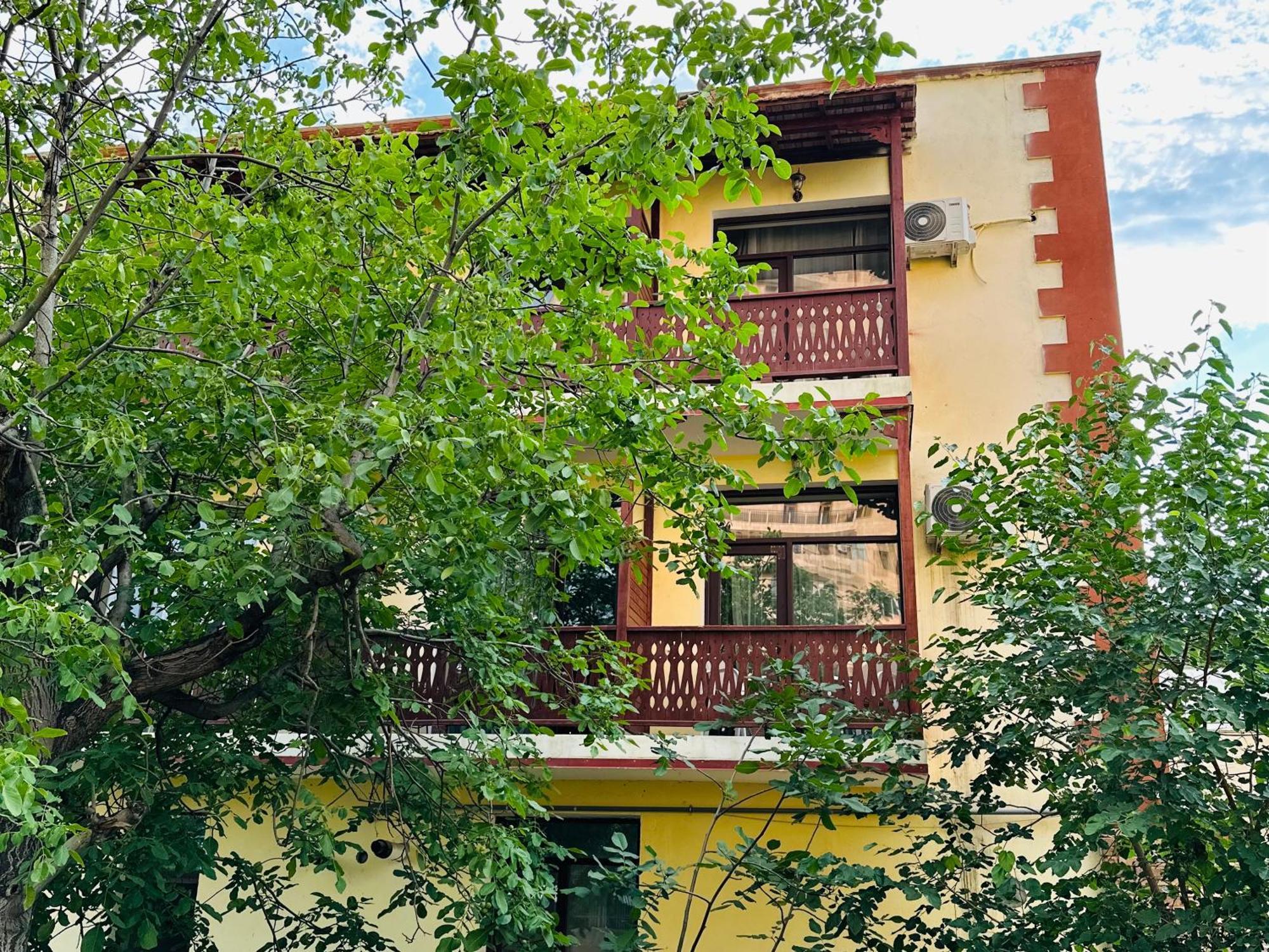 Armenia Hotel Yerevan Bagian luar foto