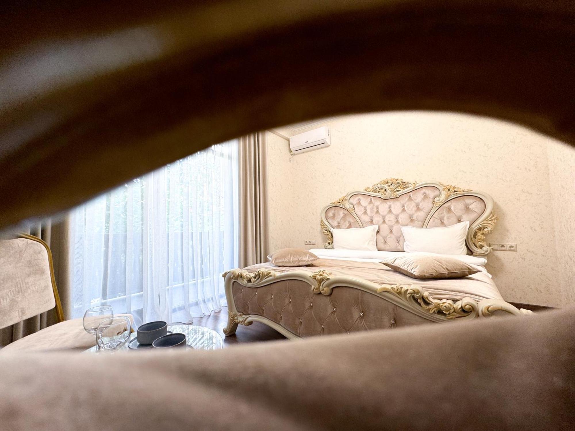 Armenia Hotel Yerevan Bagian luar foto