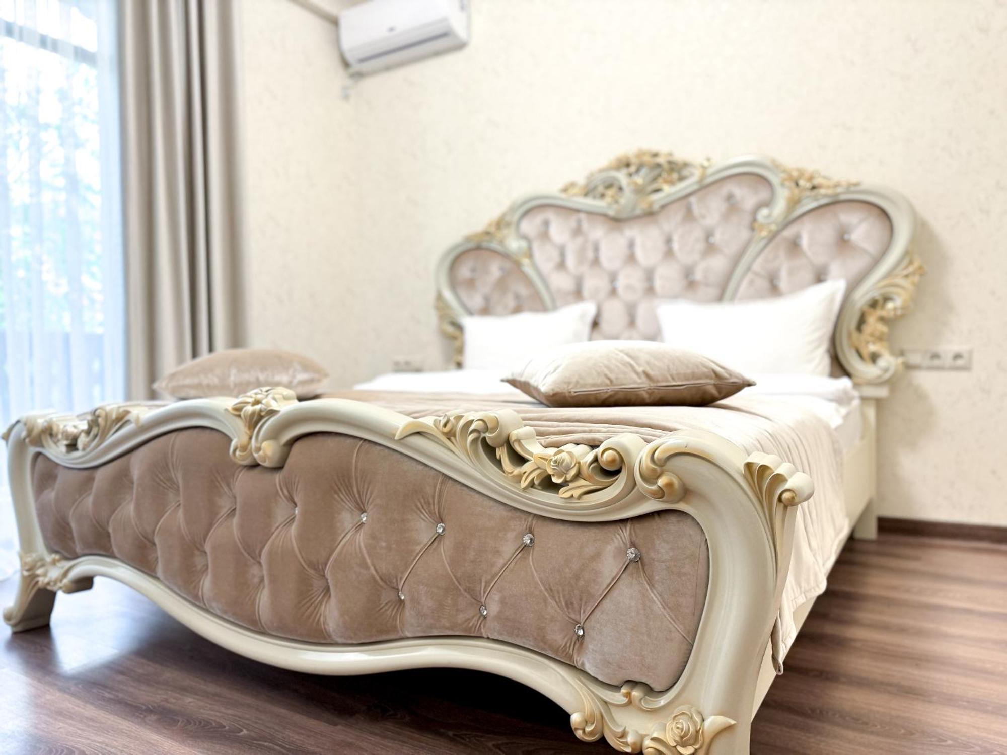 Armenia Hotel Yerevan Bagian luar foto