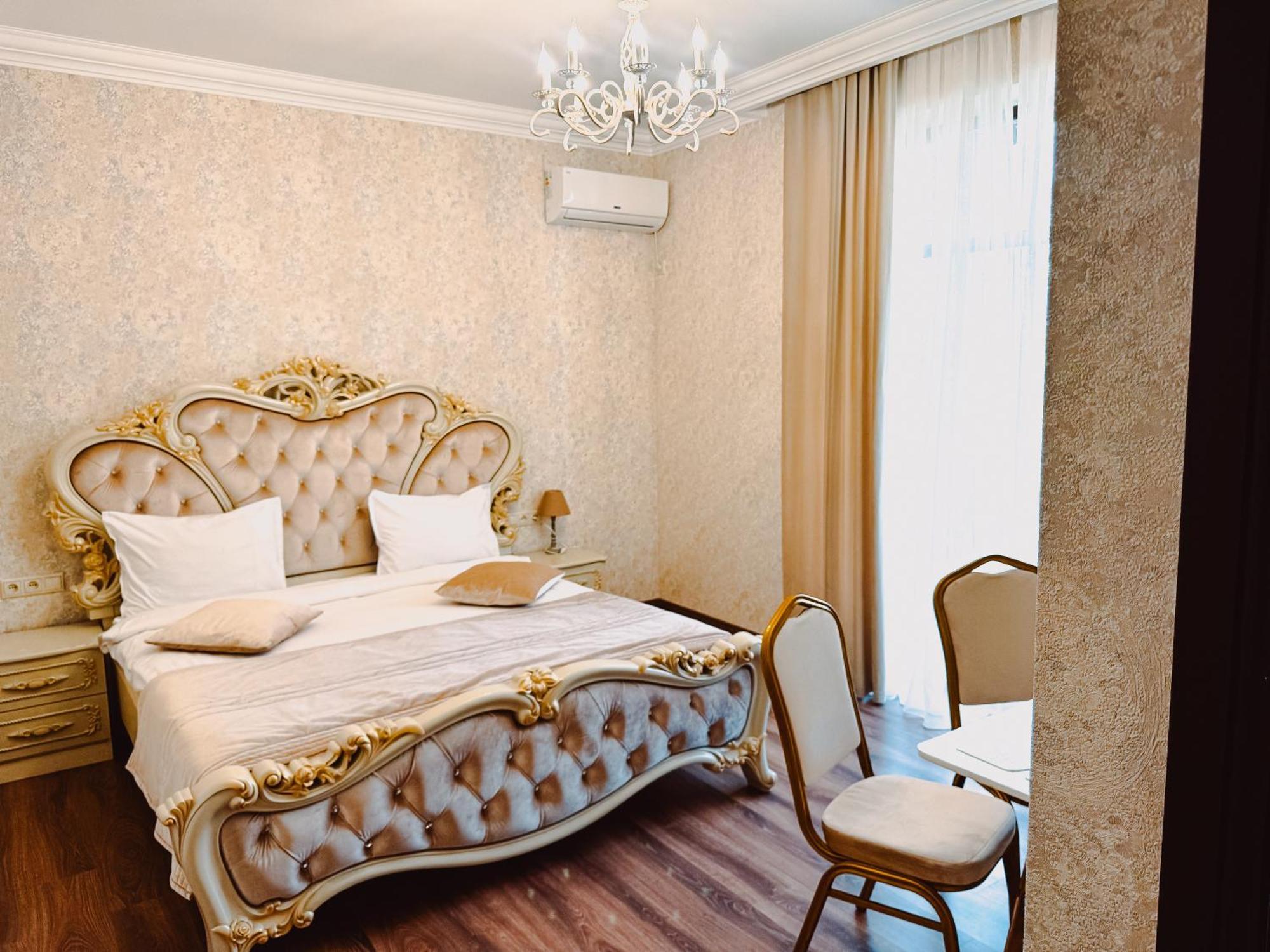 Armenia Hotel Yerevan Bagian luar foto