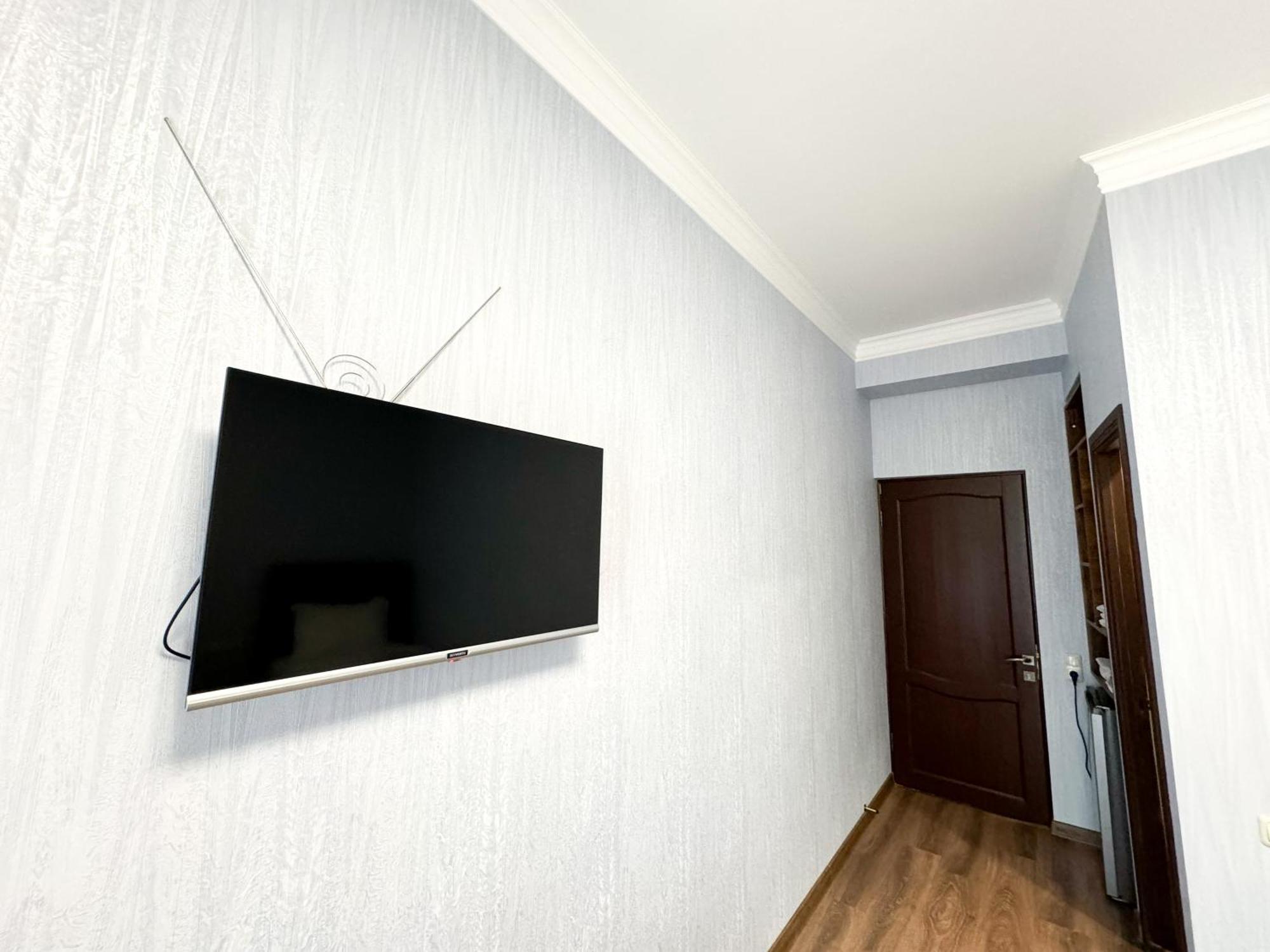 Armenia Hotel Yerevan Bagian luar foto