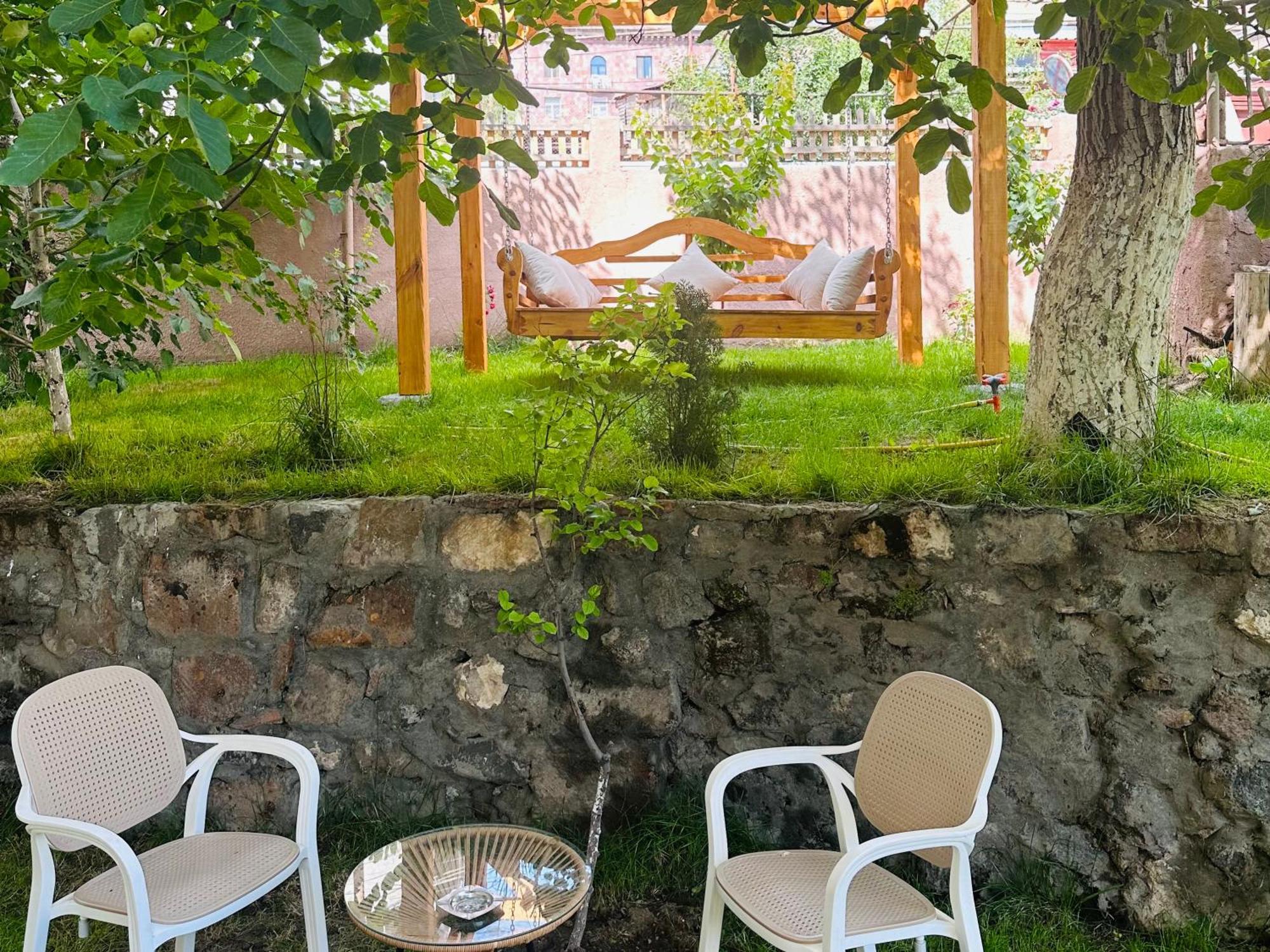 Armenia Hotel Yerevan Bagian luar foto
